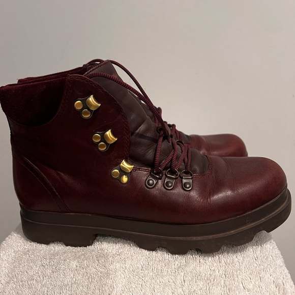 Camper lace up mia boots. Dark maroon, fantastic tread. - Picture 2 of 8